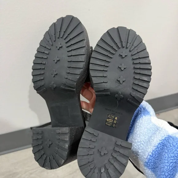 Cult Gaia Sandals Azariah Platform in Raffia Black - Picture 9 of 9